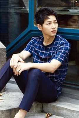 最新“柳大尉”宋仲基变身时尚潮男时尚芭莎壁纸