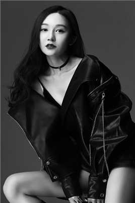 精选胡睿身穿黑色夹克优雅中又带点性感图册