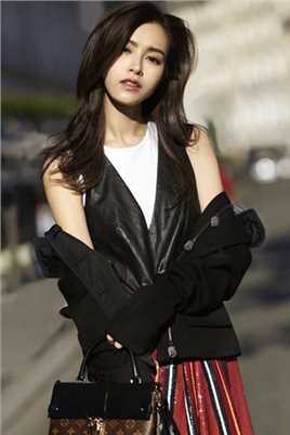 最新文咏珊漫步巴黎街道不失性感可爱壁纸