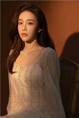 精选气质美女透视纱裙性感撩人图册