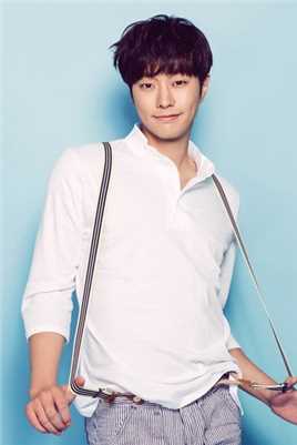 特别专辑韩国男演员崔珉bntnews时尚杂志封面图片