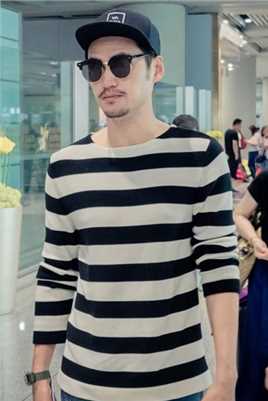 袁弘墨镜遮面化身时尚潮男机场街拍