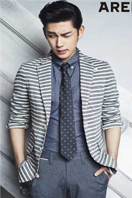 优质韩国帅哥林时完《ARENA》时尚杂志封面相册