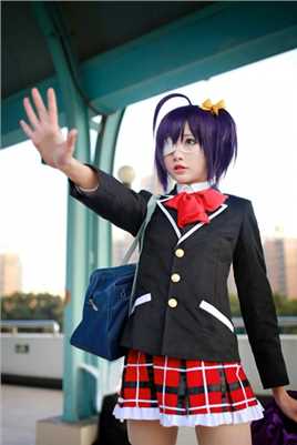 小鸟游六花中二少女地铁站cosplay