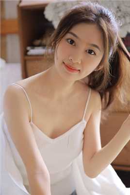 最新吊带背心美女模特纯情性感私房图集