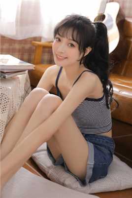 甜美温柔美女条纹吊带高挑清纯