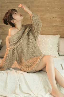 精选性感女神镂空针织衫裸身香肩诱惑私房照图册