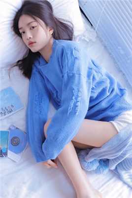 高清清纯腿模校花女神室内个人私房图集