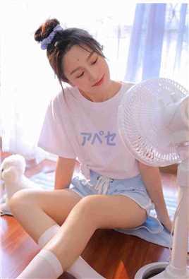 最新篮球宝贝花臂小浪妹性感真空翘臀图片壁纸