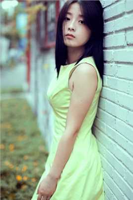 最全清纯极品大胸mm紧身裙大长腿诱人户外套图相册