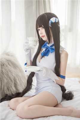 最新白皙美女赫斯缇亚cosplay壁纸