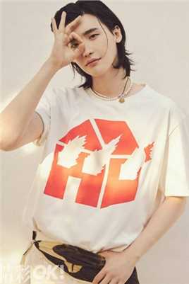 特别专辑李钟硕气质长发时尚休闲服饰贵气图片