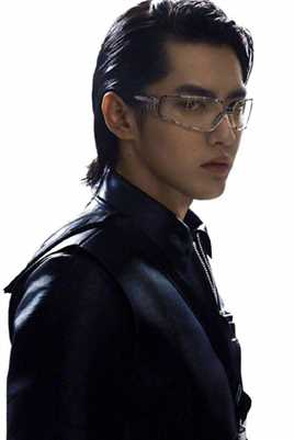 吴亦凡戴墨镜未来感背头黑白时尚图片