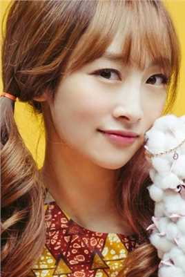 精选韩星郑妮可扎双马尾青春活力时尚图册