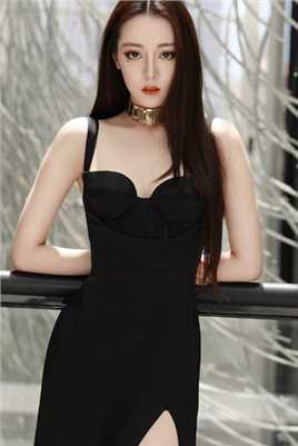 最全迪丽热巴妩媚的开叉长裙白腿美胸性感图片壁纸