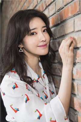 最全宅男女神张璇优雅白色连衣裙时尚图片壁纸