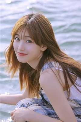 最全棕色头发的灵气清纯少女海边超甜集壁纸