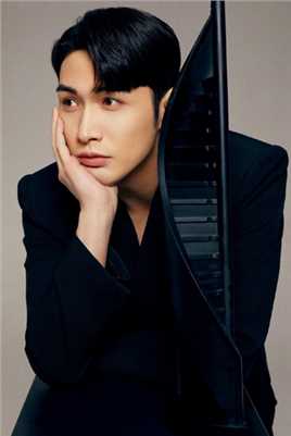 特别专辑张彬彬黑色系潮流穿搭时尚杂志图片图片