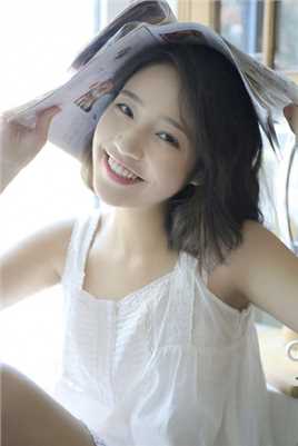 最全露出开朗阳光笑容的美眉蕾丝白裙清纯风壁纸