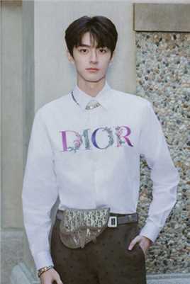 高清干净学长长相的林一Dior时尚单品宣传图片图集