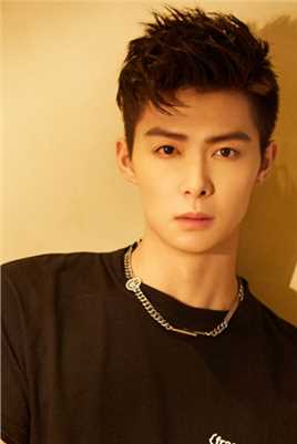 张铭恩西装型男儒雅干净时尚大片