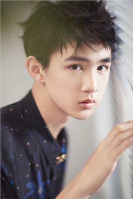 最全荣梓杉少年感男孩清爽不油腻时尚大片图片壁纸