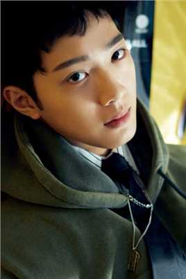 最新潮流男孩赖冠霖抱着猫咪的时尚拍摄图片壁纸