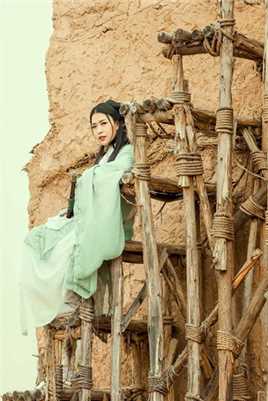 最新古装美女戈壁沙漠清新壁纸