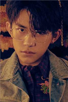 优质文艺风复古装大佬易烊千玺时尚相册