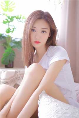 最新长腿美女绿色吊带性感壁纸