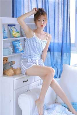 最新长腿美女运动风性感壁纸