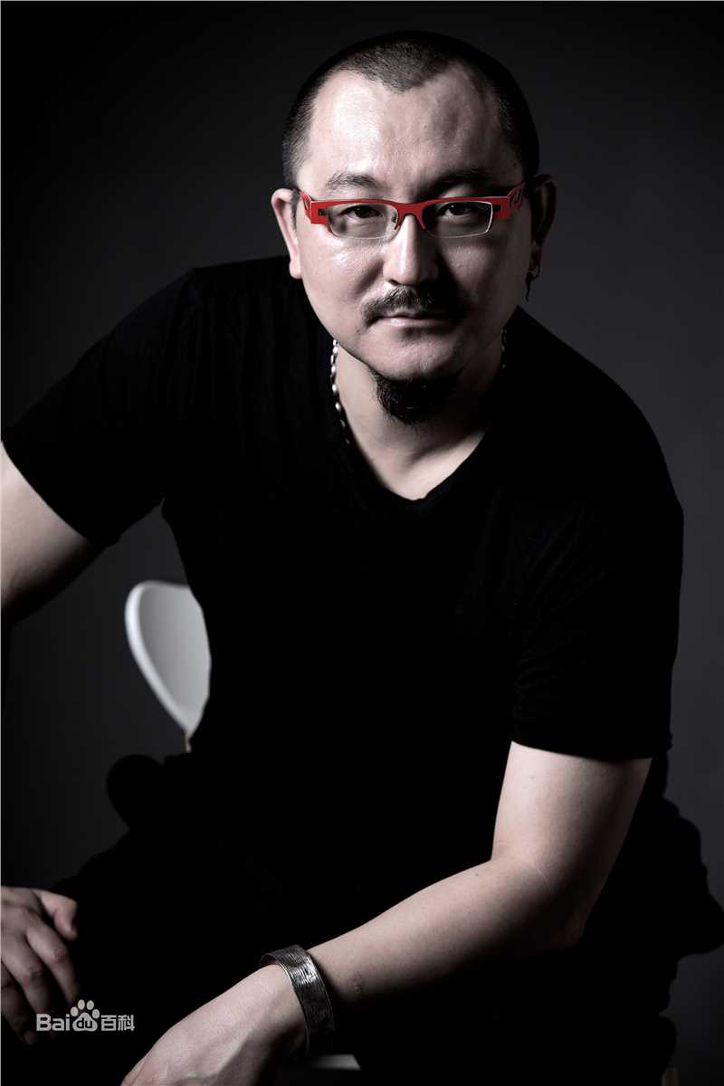 乌尔善照片图册