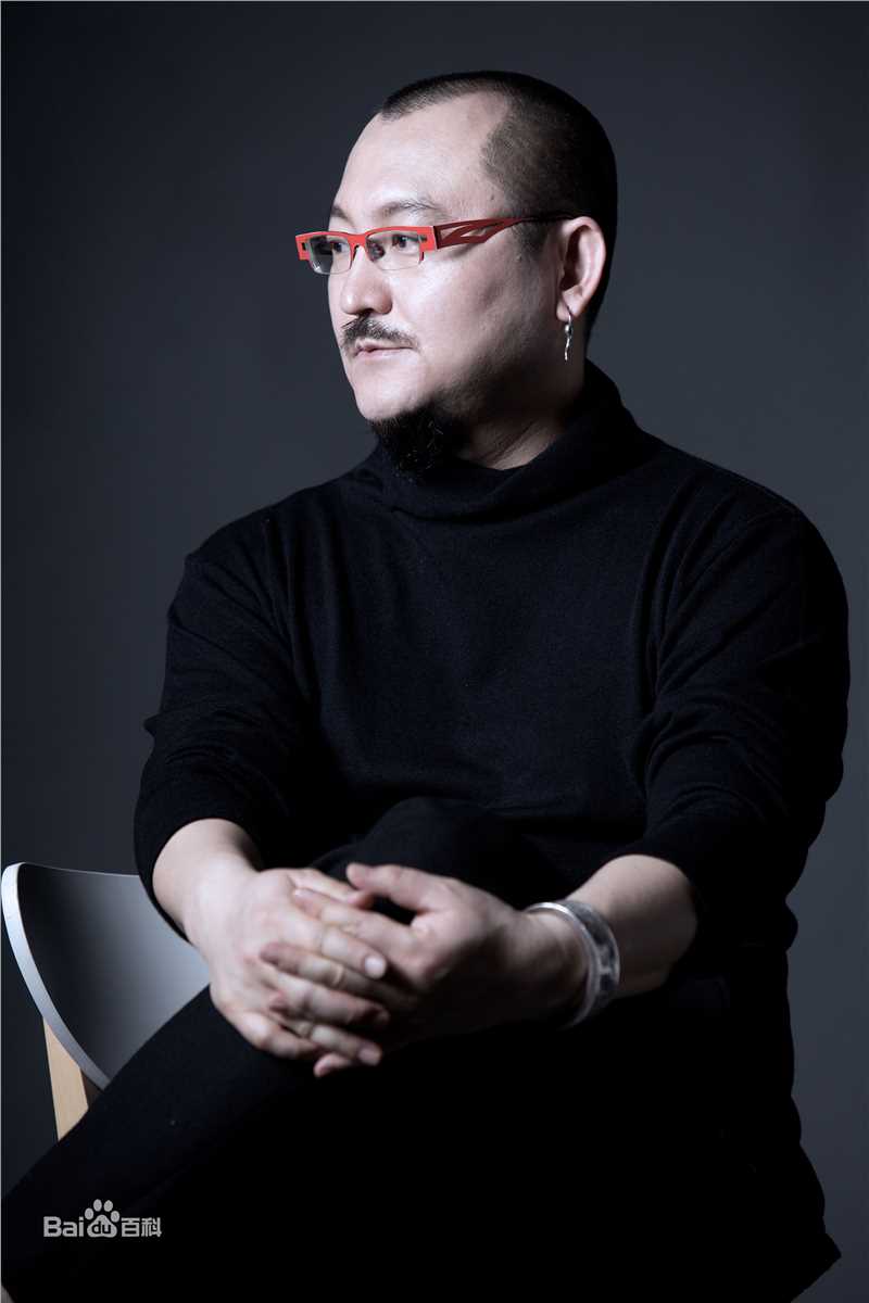 乌尔善照片图册