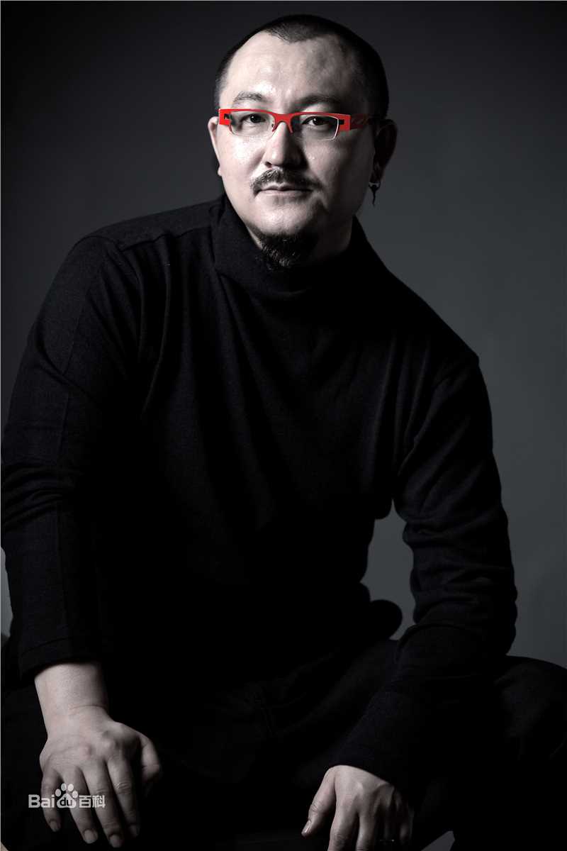 乌尔善照片图册