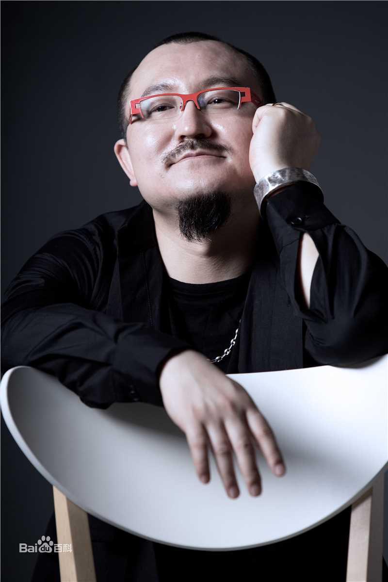 乌尔善照片图册