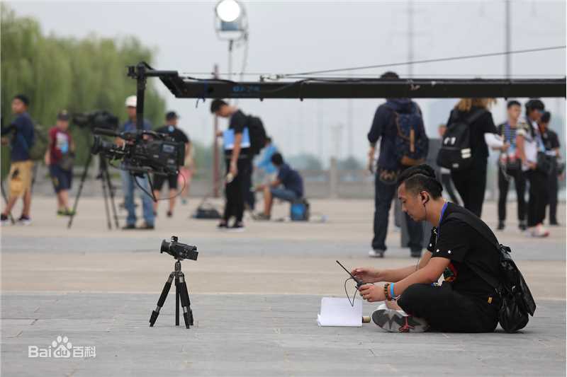 精选岑俊义在在《奔跑吧兄弟》录制现场中的图册
