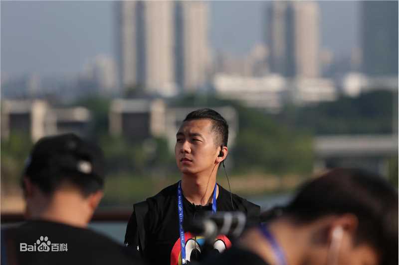 精选岑俊义在在《奔跑吧兄弟》录制现场中的图册