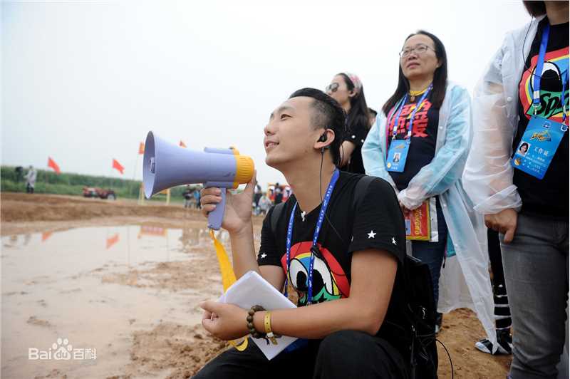 精选岑俊义在在《奔跑吧兄弟》录制现场中的图册