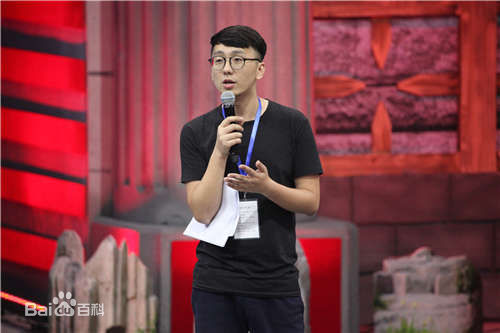 最新岑俊义在《单身战争》录制现场中的壁纸