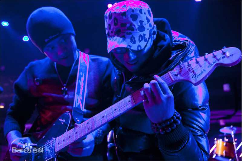 最全韩延在电影《第一次》工作照中的相册