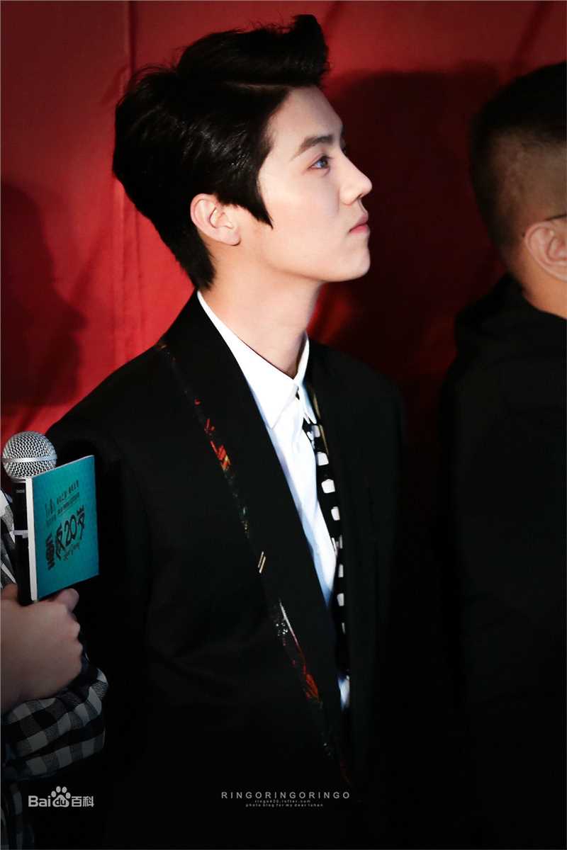 鹿晗(LUHAN)重返20岁 宣传前后照片