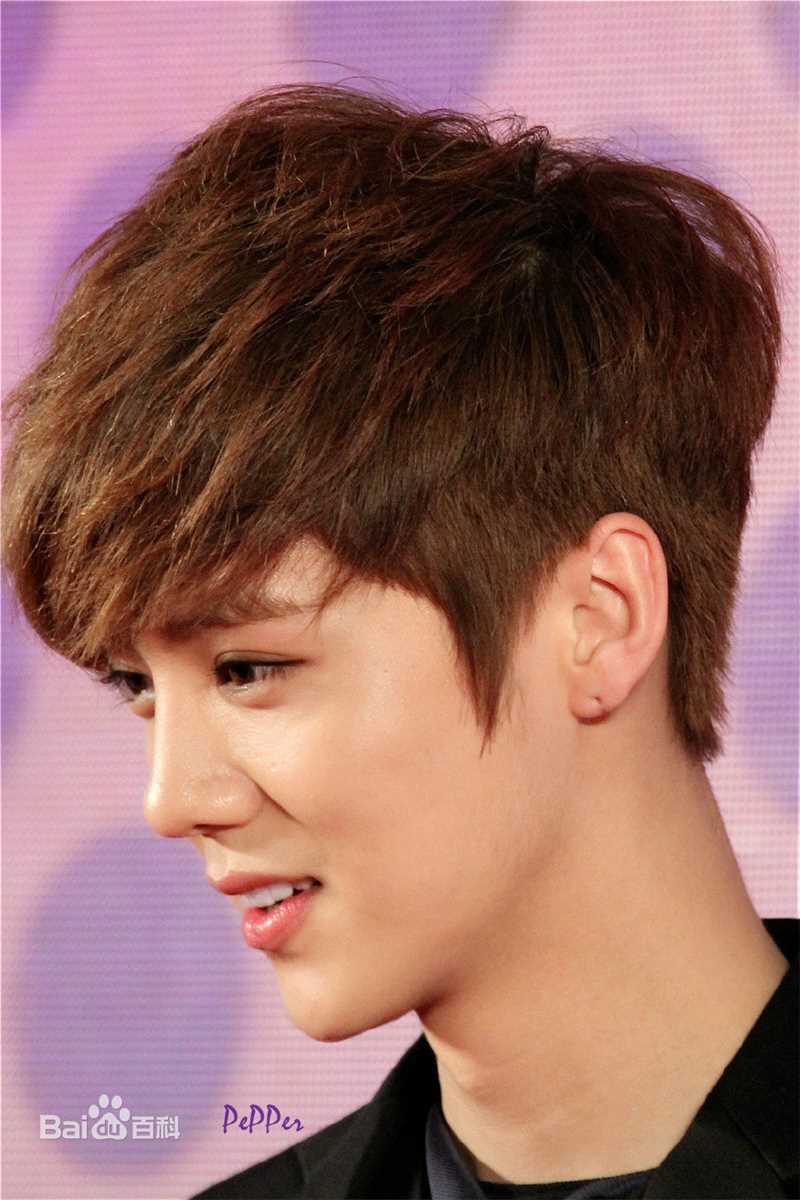 鹿晗(LUHAN)重返20岁 宣传前后照片