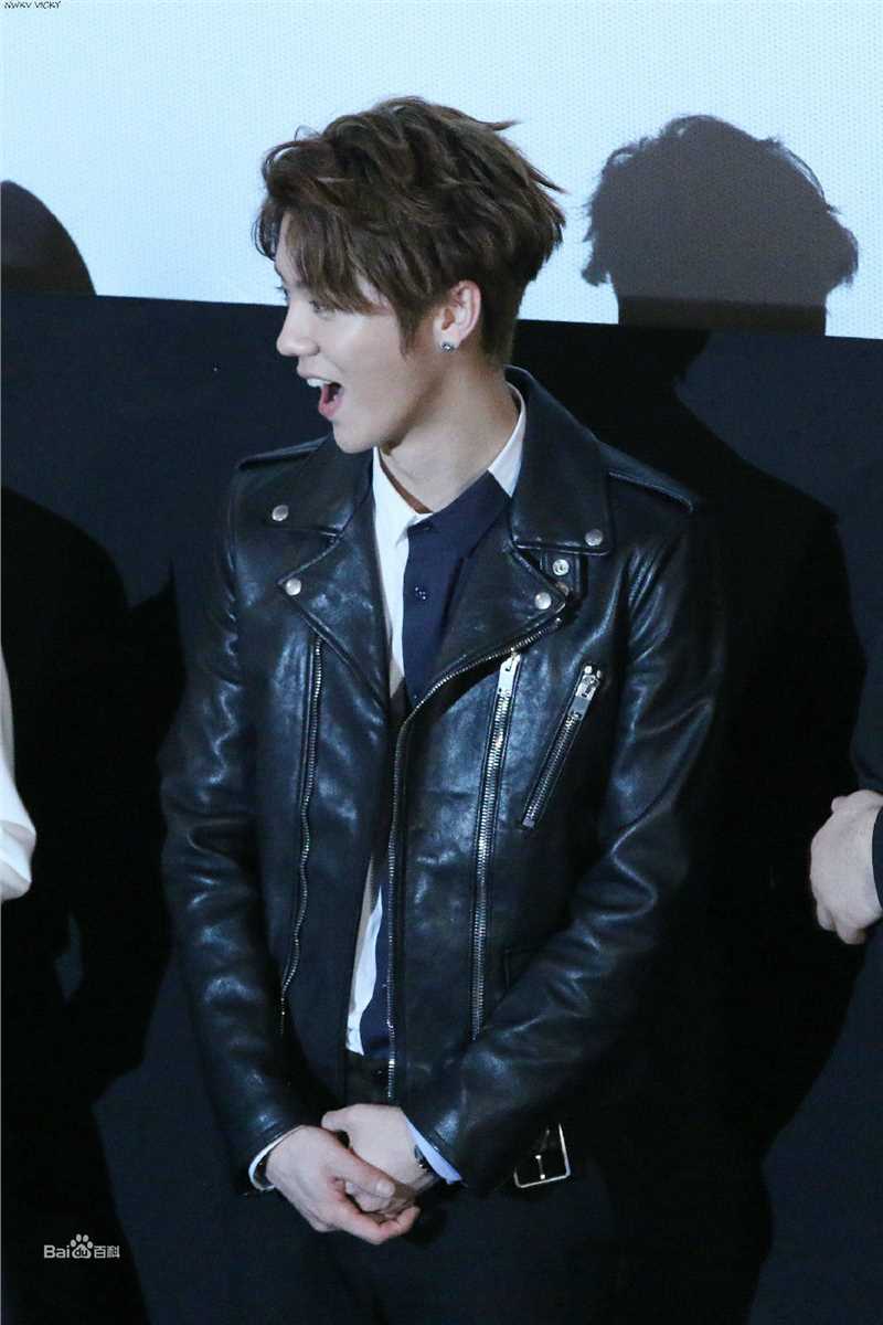 鹿晗(LUHAN)重返20岁 宣传前后照片