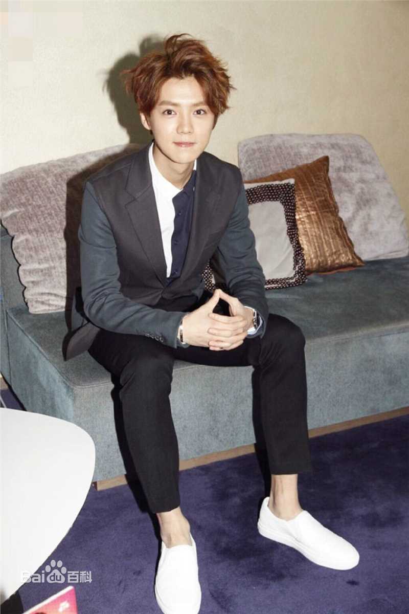 鹿晗(LUHAN)重返20岁 宣传前后照片