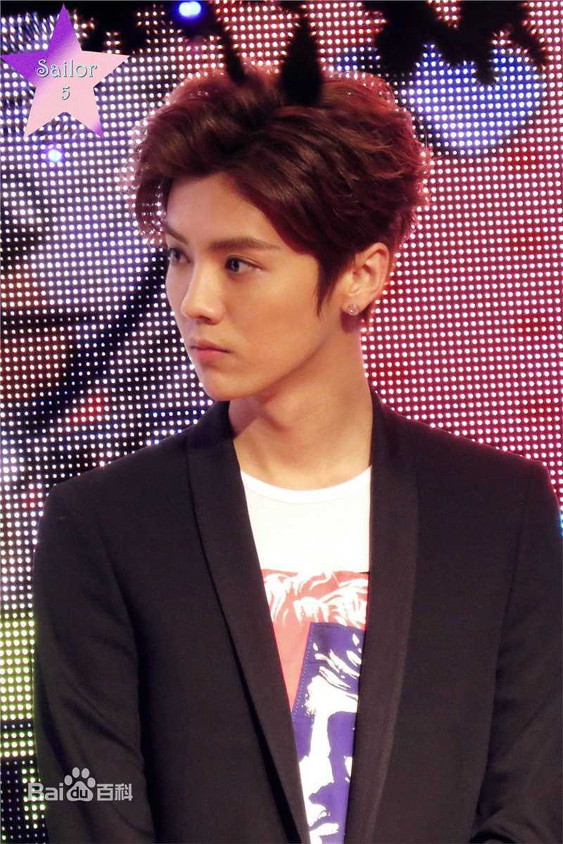 鹿晗(LUHAN)重返20岁 宣传前后照片