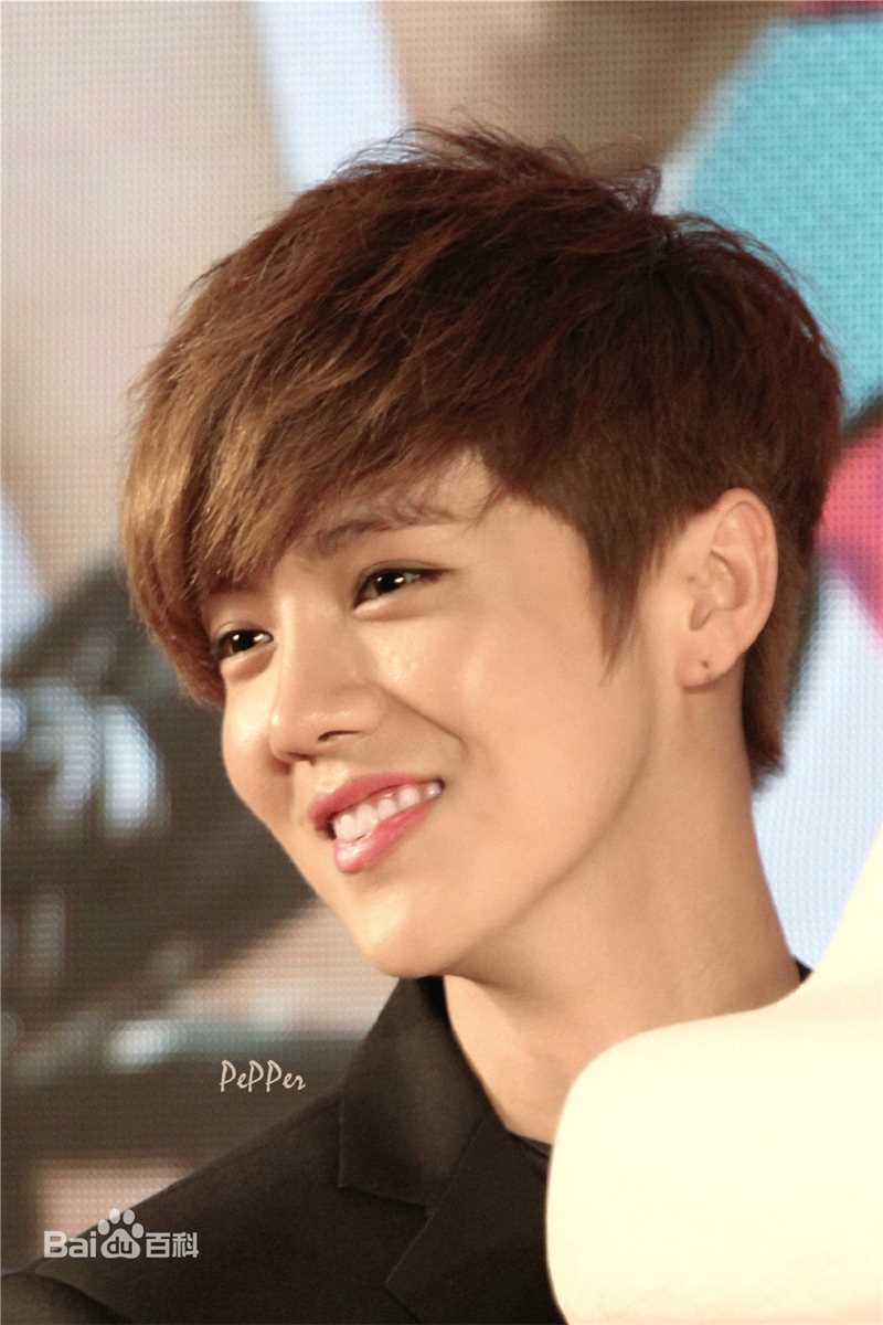 鹿晗(LUHAN)重返20岁 宣传前后照片