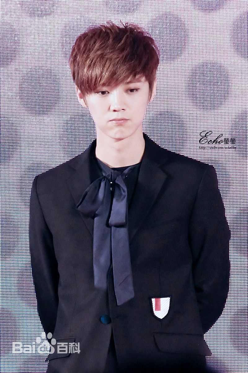 鹿晗(LUHAN)重返20岁 宣传前后照片