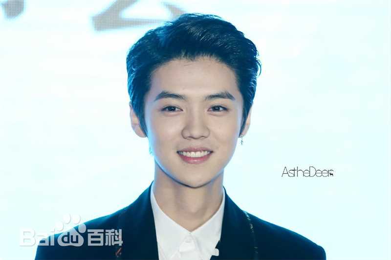 鹿晗(LUHAN)重返20岁 宣传前后照片
