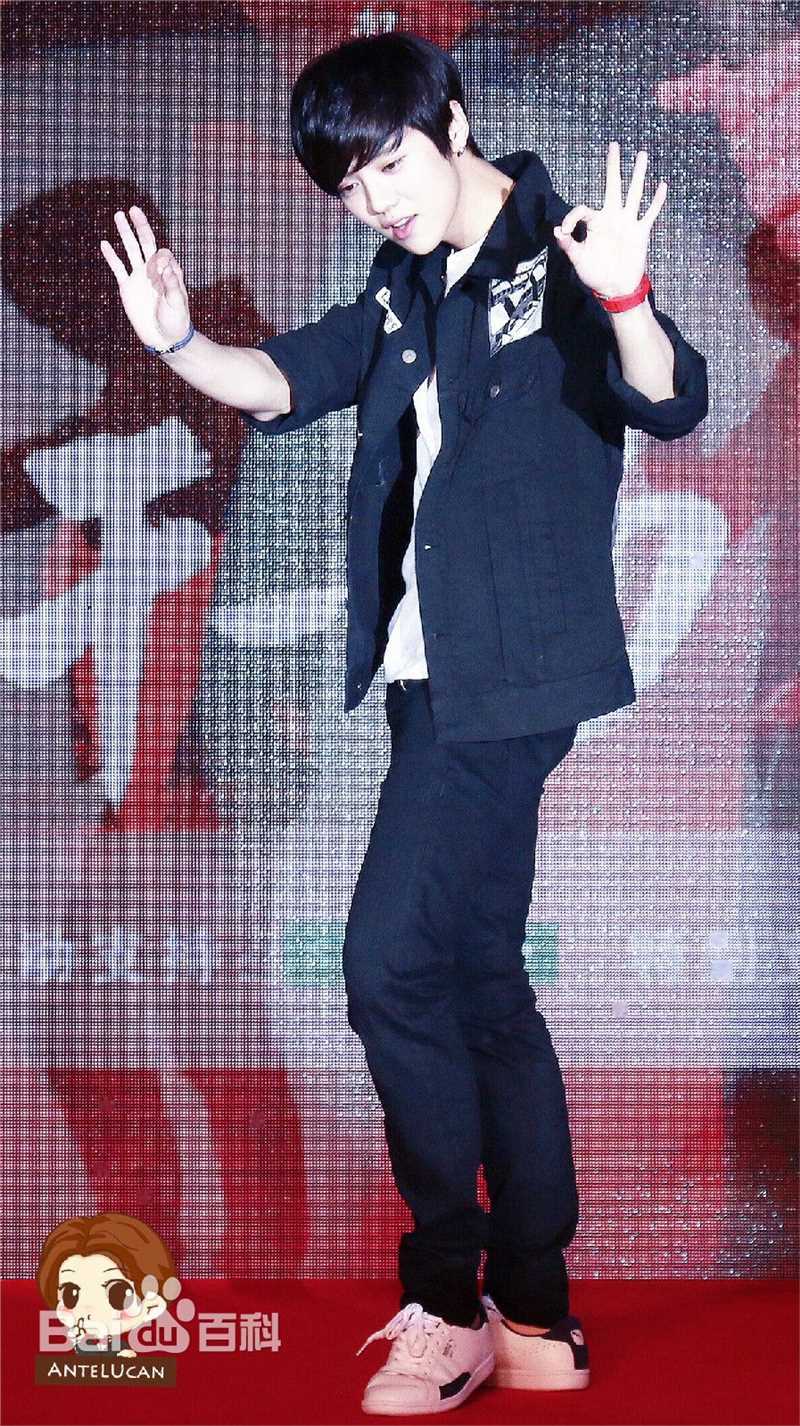 鹿晗(LUHAN)活动出席素颜照壁纸