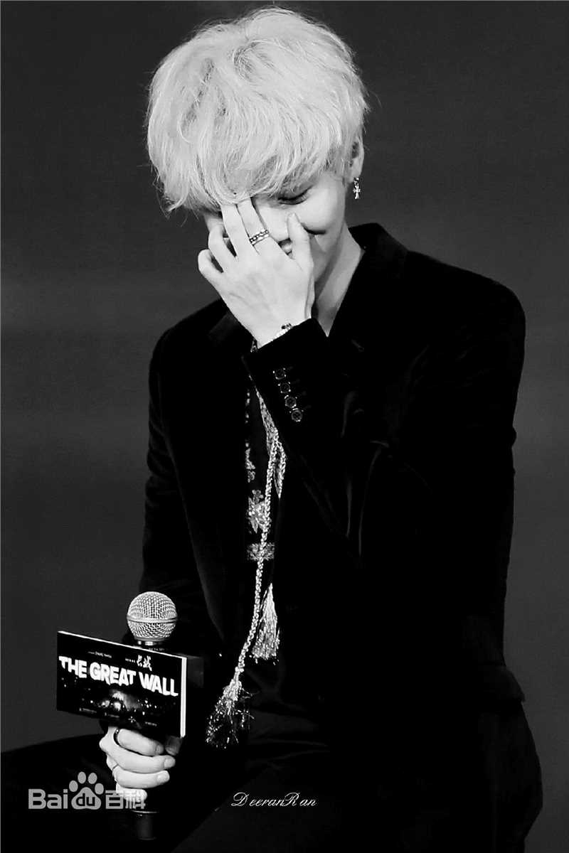 鹿晗(LUHAN)活动出席素颜照壁纸